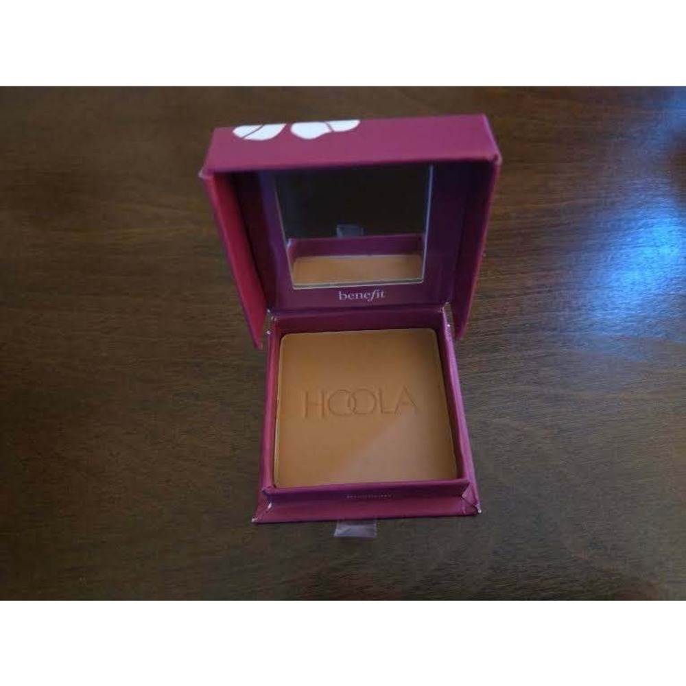Benefit Hoola Matte Bronzer Medium 8g 0.28oz Face Powder Compact